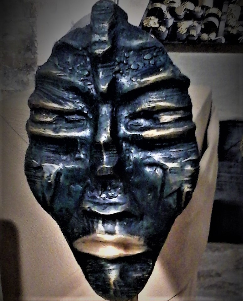 les-helenes-sculpture-gravure-antibes-galerie-bronze-le-masque