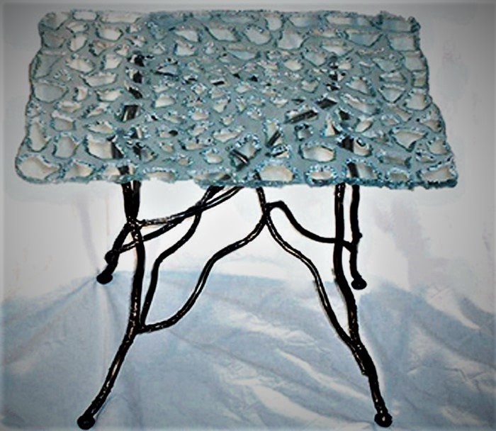 les-helenes-sculpture-gravure-antibes-galerie-gravure-verre-table