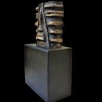 Sculpture Bronze "Abhaya" créée par Les Hélènes, duo de sculpteures à Antibes, French Riviera. Socle acier