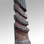 Totem en bois et bronze, créé par le duo de sculptrices Les Hélènes à Antibes - Pièce unique