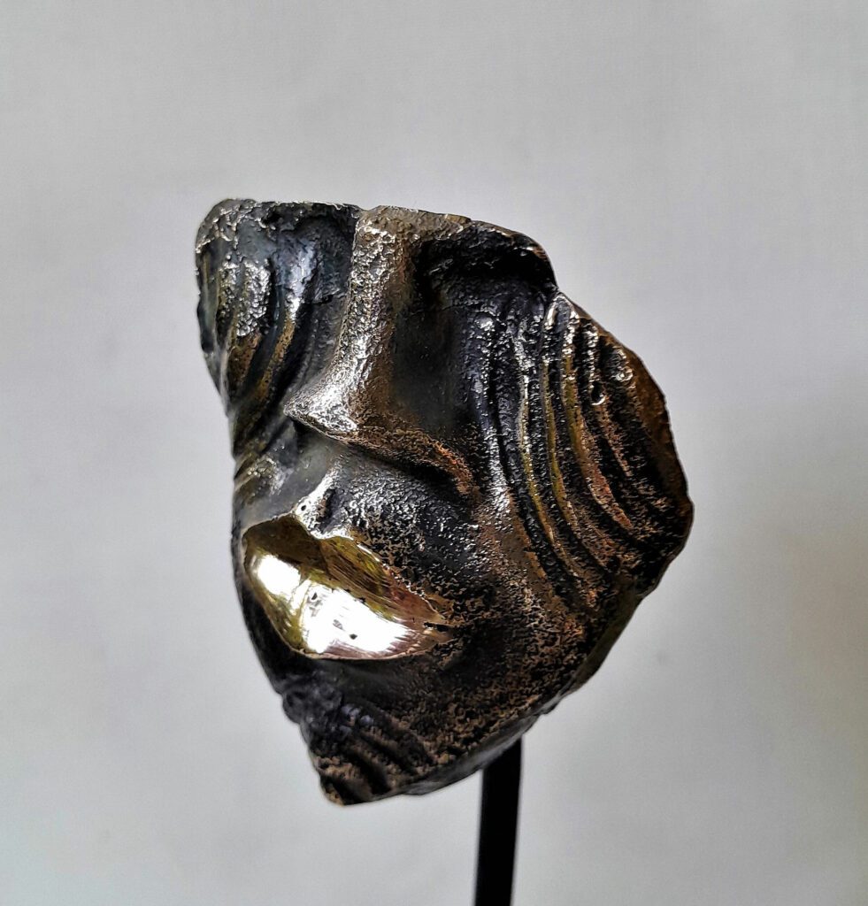 Sculpture visage femme contemporaine "Luna" créée par Les Helenes- sculpture Antibes - French Riviera- piece unique