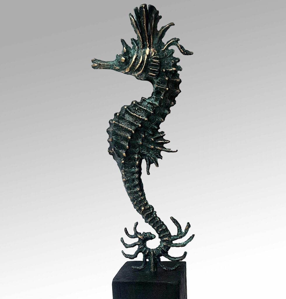 Sea Horse Sculpture - Sculpture hippocampe - Bronze créée par Les Hélènes ou HELENES French Riviera, sculpture Antibes.